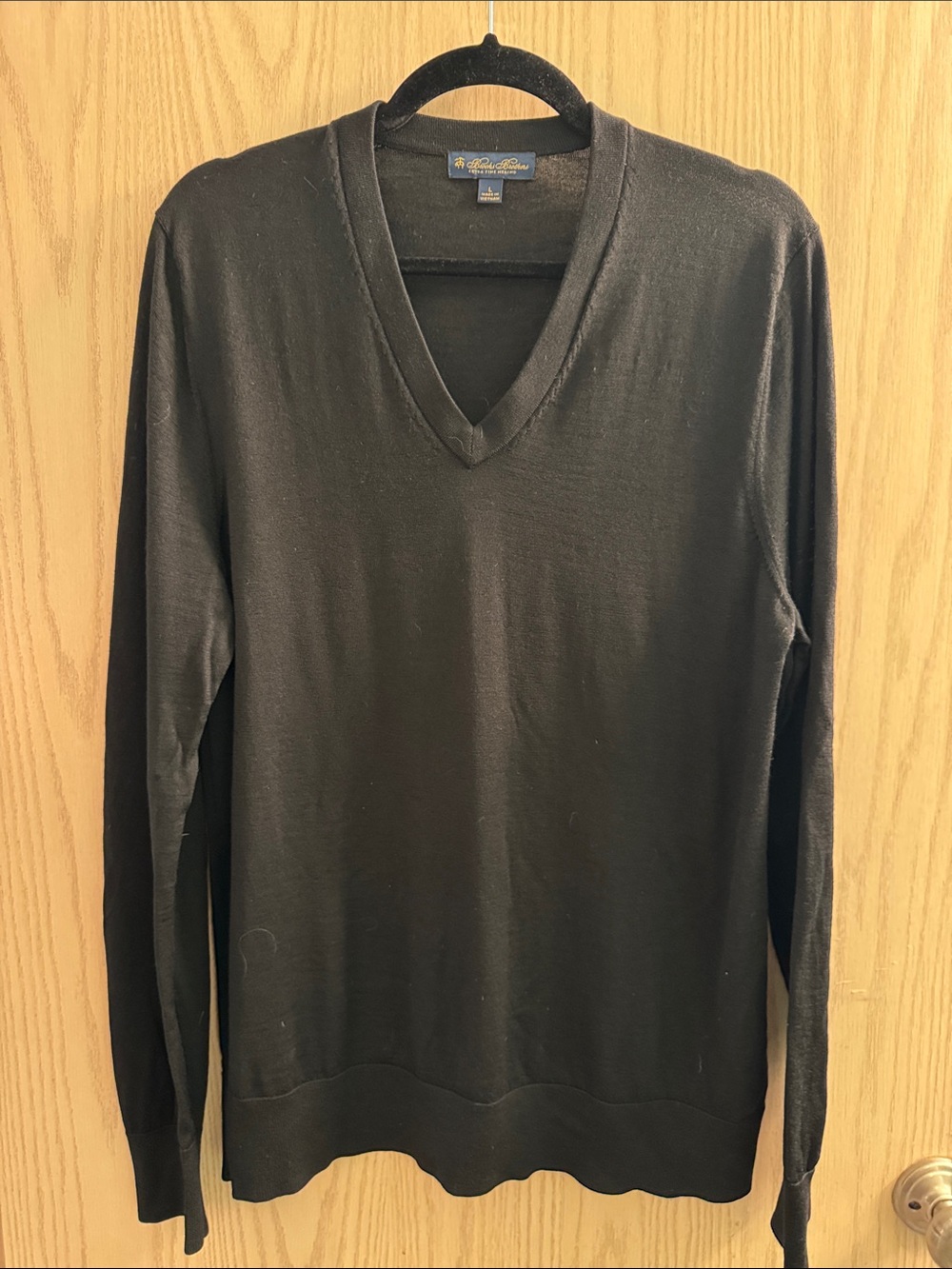 Brooks Brothers Men's V-Neck merino wool light Sweater - Black